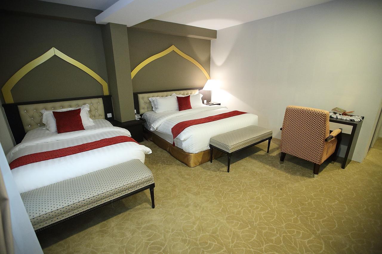 Al Khatiri Hotel Kubang Kerian Esterno foto