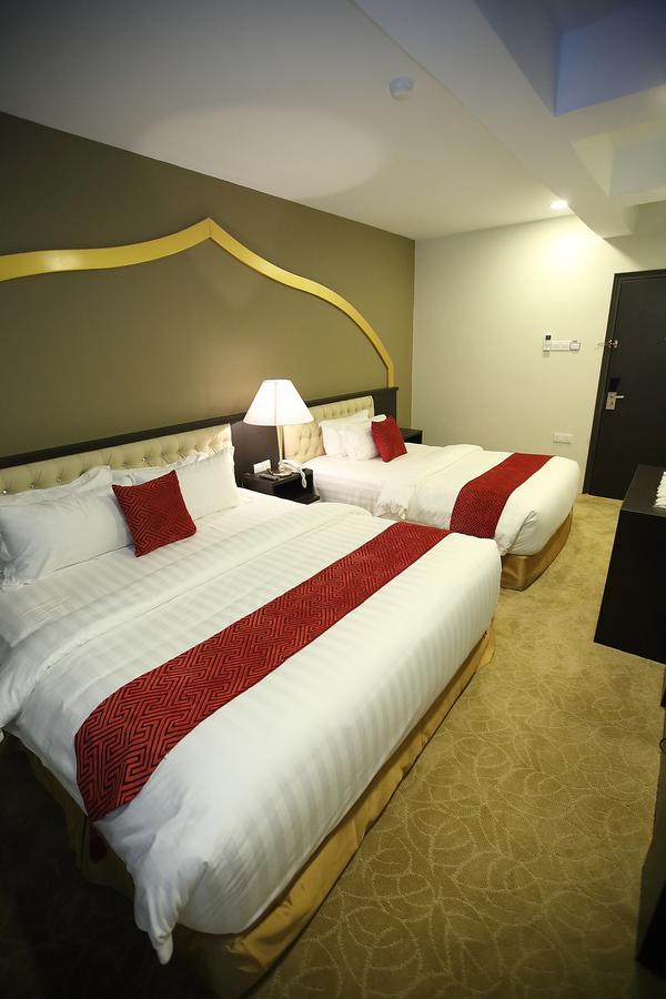 Al Khatiri Hotel Kubang Kerian Esterno foto