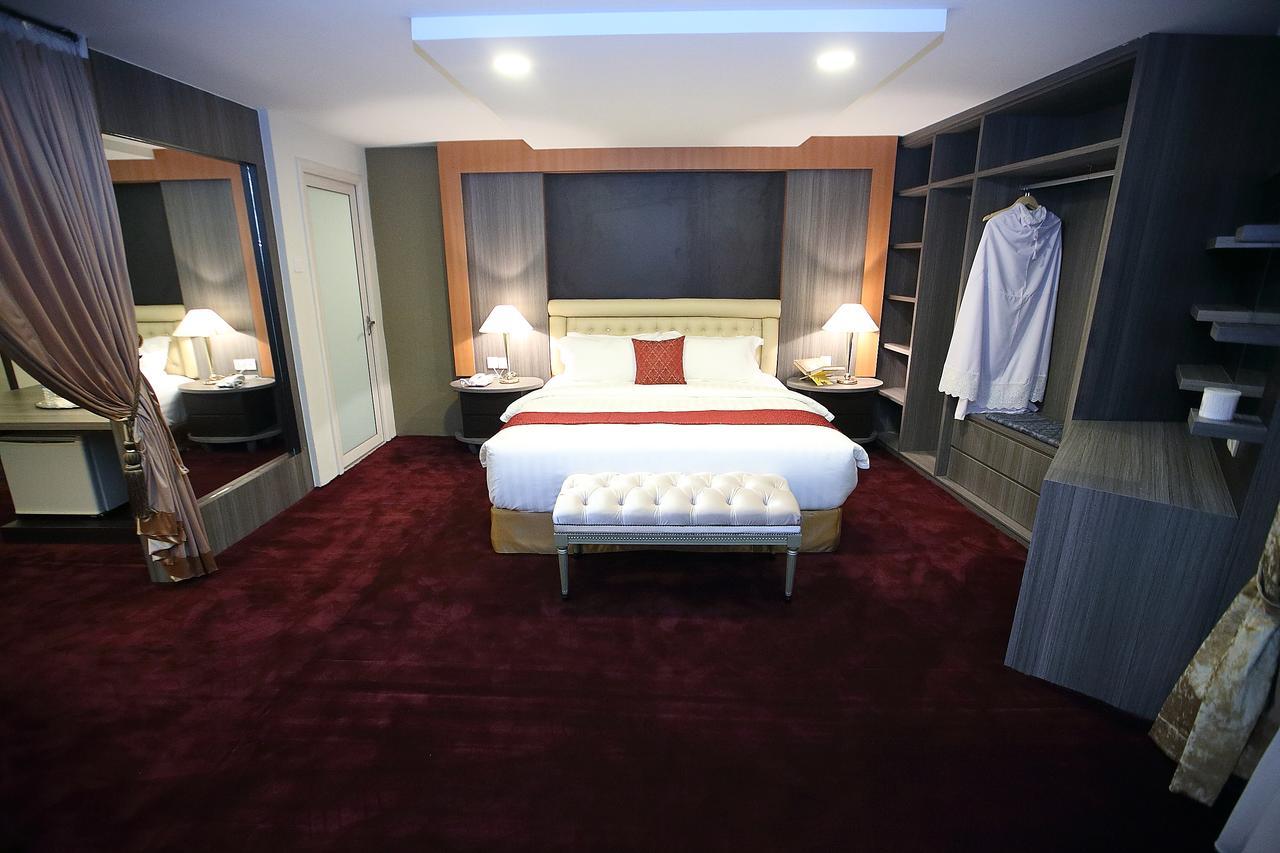 Al Khatiri Hotel Kubang Kerian Esterno foto