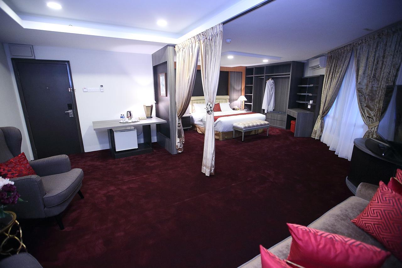 Al Khatiri Hotel Kubang Kerian Esterno foto