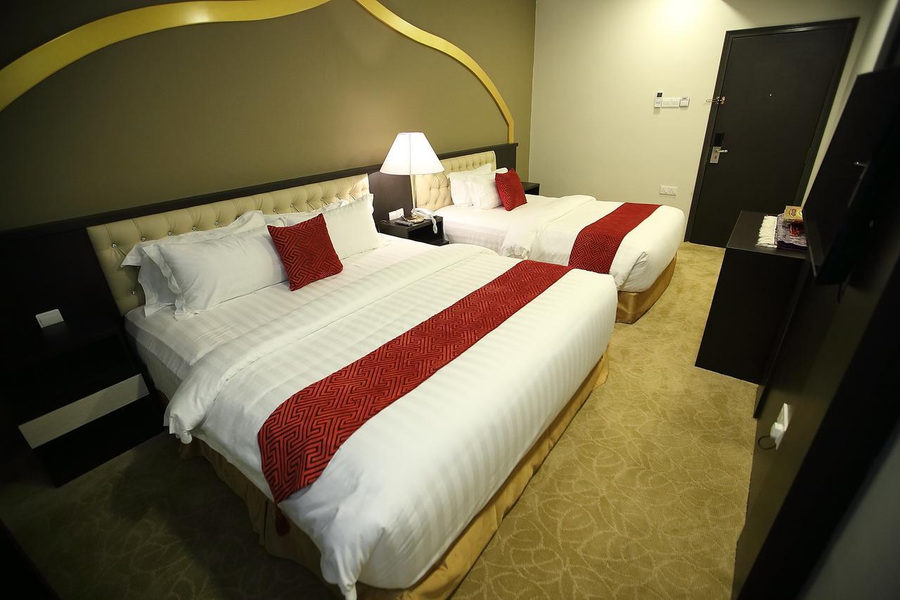 Al Khatiri Hotel Kubang Kerian Esterno foto